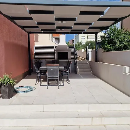 Βίλα Tango I Τρογκίρ