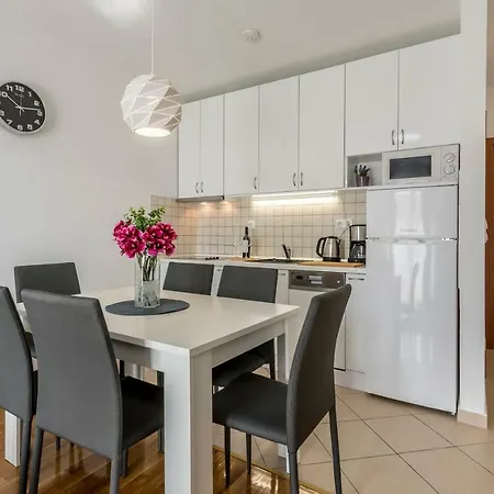 Βίλα Tango I Τρογκίρ