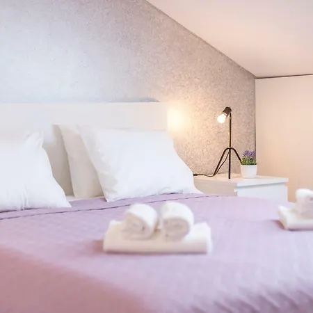 Tango I Βίλα Τρογκίρ