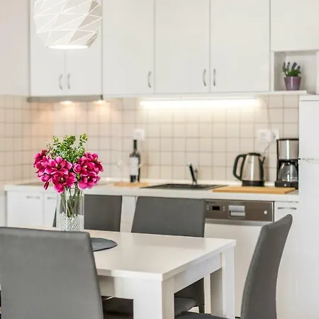 Tango I Βίλα Τρογκίρ