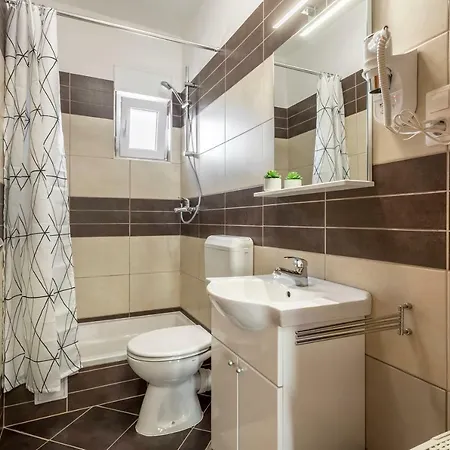 Tango I Βίλα Τρογκίρ