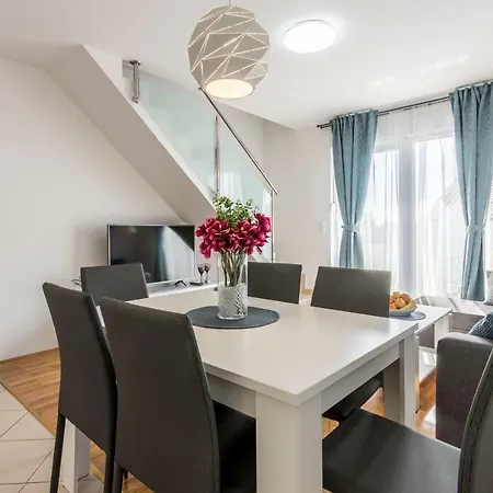 Tango I تروغير