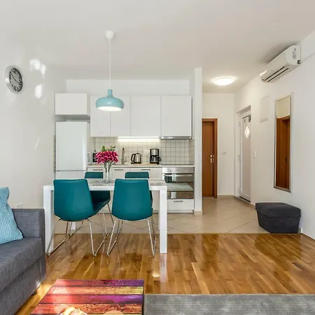 Tango I Villa Trogir